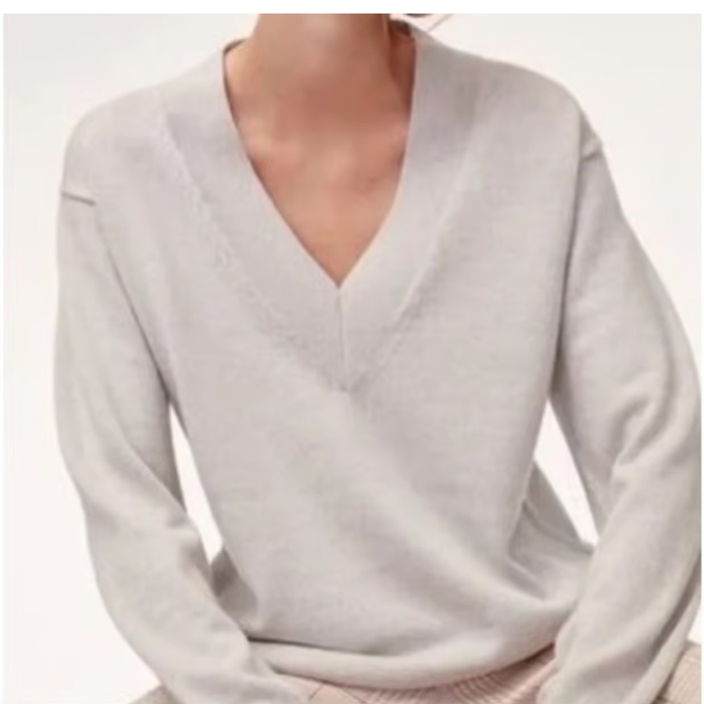 Wilfred Light Gray V-Neck Sweater